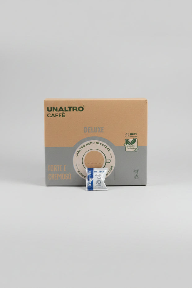 Altro Caffè Nespresso Deluxe 100 capsule pack from Capsule Caffè & Dolci, featuring dark roasted coffee capsules for Nespresso machines.